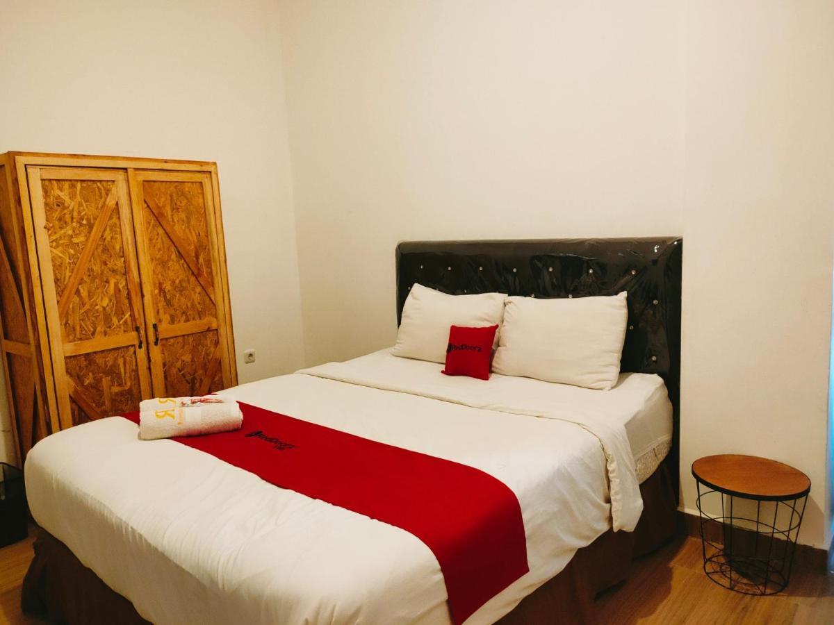 Reddoorz At Sukomanunggal Surabaya Kültér fotó